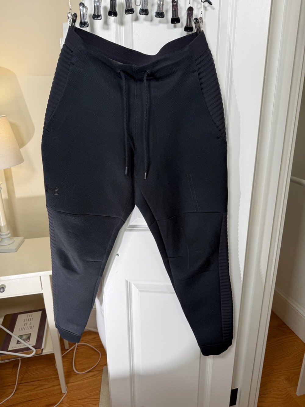 Under Armour Joggers Black Textured Tapered Pants Mens MD Athletic